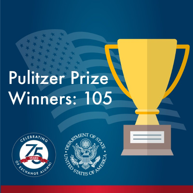 Plakat mit der Aufschrift "Pulitzer-Preis-Gewinner 105" mit einem zentralen Pokalsymbol, das Anerkennung symbolisiert, umgeben von Text und Logos.