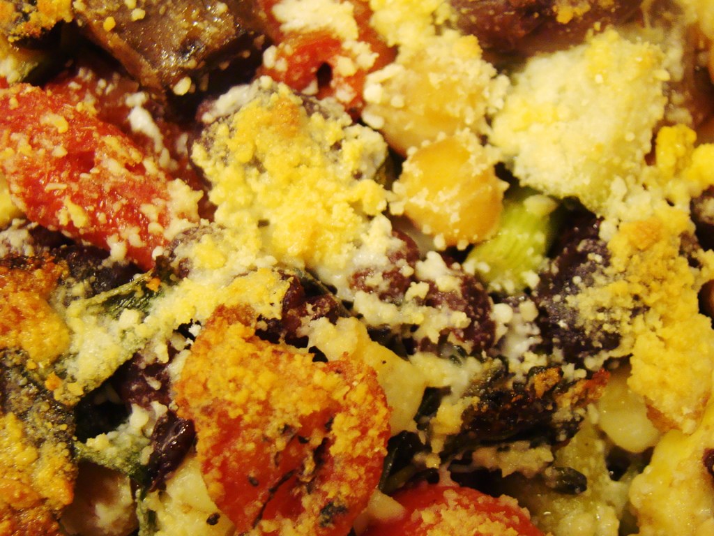 Eine Vielfalt von Lebensmitteln, die zusammen angeordnet sind.