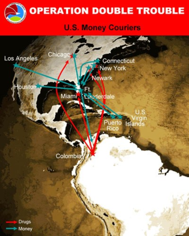 Plakat mit dem Titel "Operation Double Trouble: US-Geldkurier" mit einer US-Karte, die in zwei Abschnitte unterteilt ist, wobei der eine die Route der US-Geldkurier und der andere die Standorte der Geldtransporteure zeigt, mit fetter schwarzer Schrift auf einem weißen Rand.