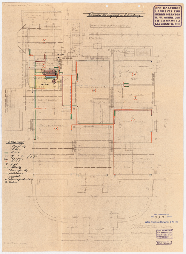 Ein detaillierter architektonischer Entwurf des Rosenhof-Krankenhauses in Hamburg, Deutschland, mit einem Gebäude mit zahlreichen Drähten und Text, der den Aufbau einschließlich Räumen, Fluren und anderen Merkmalen beschreibt.