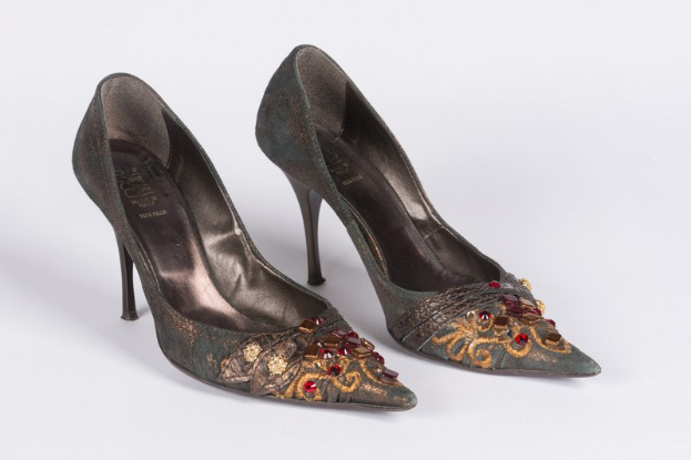 Suki Waterhouse's Jimmy Choo Heels Whisper Romance bei der Power of Women