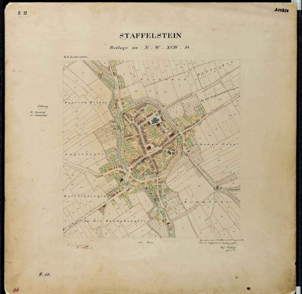 Ausführliche alte Karte von Staffelstein, Deutschland, auf schwarzem Hintergrund, die Straßen, Gebäude und Sehenswürdigkeiten zeigt.