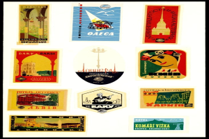 Ein schwarzer Rahmen mit einem Raster von vintage russischen Reiseplakaten in verschiedenen Designs, Farben und klassischer Typografie.