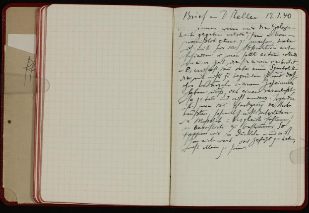 Ein offenes Tagebuch mit handgeschriebener Schrift, das einem im Zweiten Weltkrieg gefallenen deutschen Soldaten gehörte.