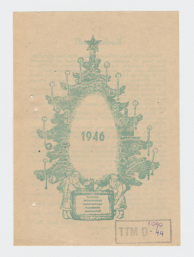 Ein altes Buch mit einer Zeichnung eines geschmückten Weihnachtsbaums, das bunte Dekorationen, Lichter und einen Stern oben drauf hat, mit dem Text "Frohe Weihnachten" in einer festlichen Schriftart.