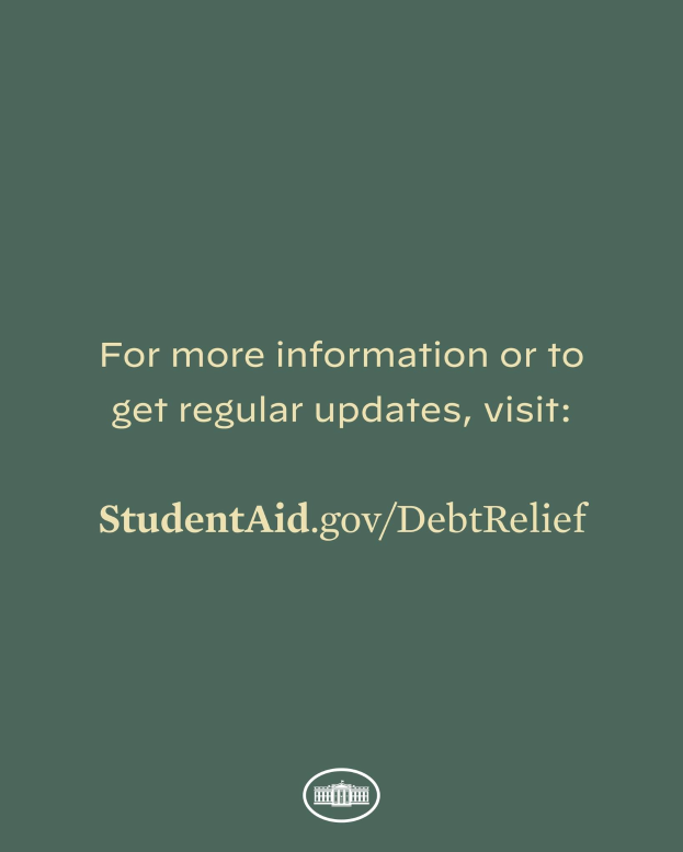 Grüner Hintergrund mit weißer Schrift, die den Text "Für mehr Informationen oder regelmäßige Updates besuchen Sie StudentAid.gov/DebtRelief" und ein Logo unten zeigt.