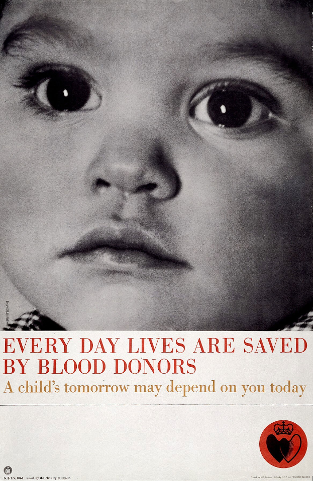 Plakat mit einem Kindergesicht in der Mitte, umgeben von fettem schwarzem Text, der "Jeden Tag rettet Blutspenden Leben" besagt und eine ernste und dringliche Botschaft vermittelt.