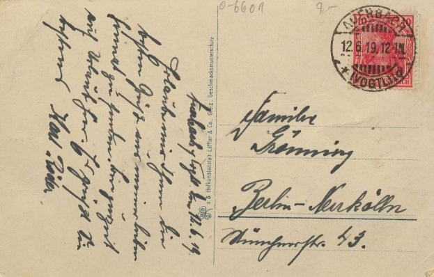Alte deutsche Postkarte mit rotem Stempel, auf dem der gedruckte Text "Gesimnacks & Co. & Co." steht