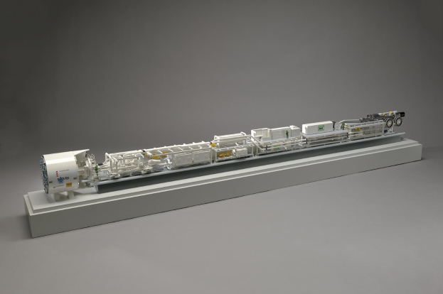 Ein detailliertes Modell eines Wasserstoff-Brennstoffzellensystems, das miteinander verbundene Bauteile wie einen Kraftstofftank, ein Filter und eine Einspritzdüse auf einer wei%C3%9Fen Oberfl%C3%A4che zeigt.